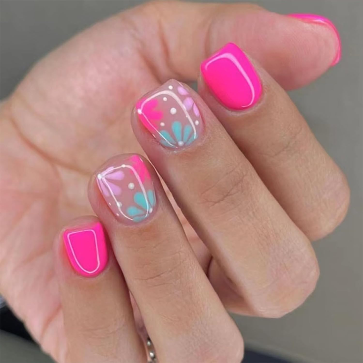 24Pcs Flower Press on Nails Short Square Fake Nails Blue Pink Stick on Nails Full Cover Flowers False Nail Tips Acrylic Spring Summer Glue on Nails Cute Floral Nail Art Decorations for Women