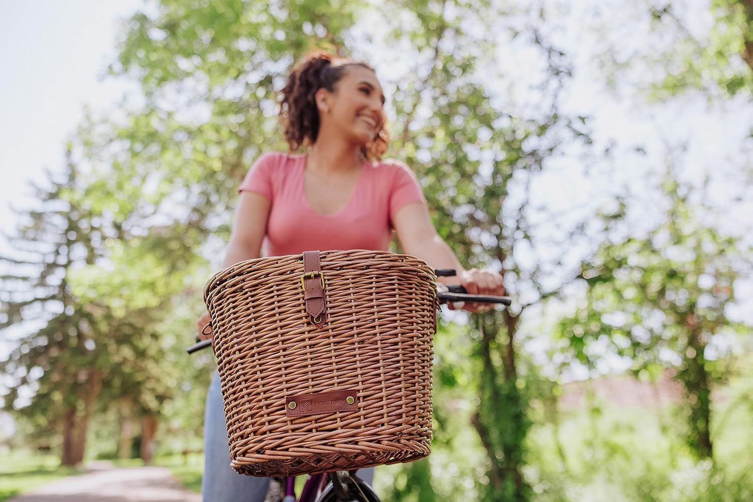 PICNIC TIME Cambridge Bike Basket, Personal Picnic Basket with Removable Shoulder Strap, Small Basket for Lunch, Bicycle Basket, (Wicker)