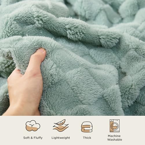 Bedsure Sage Green Fleece Blanket for Couch - Checkered Throw Blanket for Women, Cute Soft Cozy Blanket for Girls, 50x60 Inches