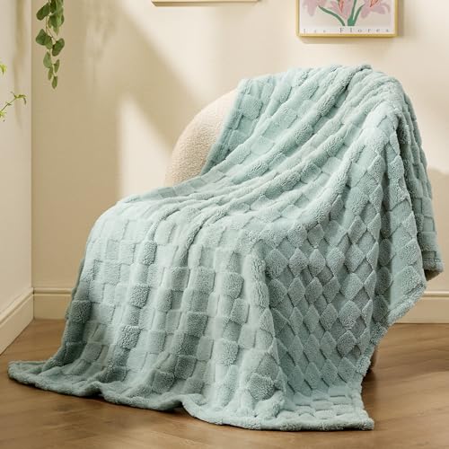 Bedsure Sage Green Fleece Blanket for Couch - Checkered Throw Blanket for Women, Cute Soft Cozy Blanket for Girls, 50x60 Inches