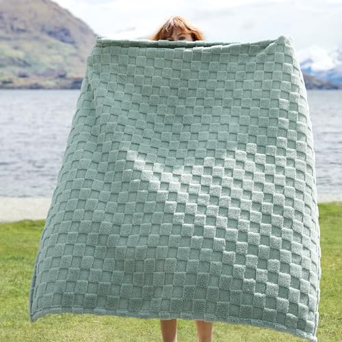 Bedsure Sage Green Fleece Blanket for Couch - Checkered Throw Blanket for Women, Cute Soft Cozy Blanket for Girls, 50x60 Inches