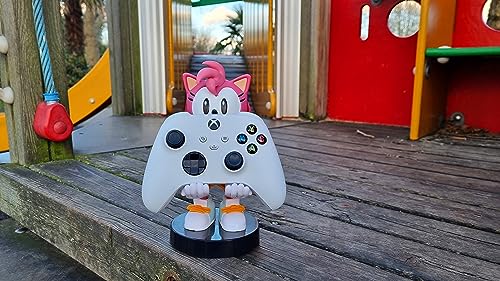 Exquisite Gaming: SEGA: Amy Rose - Original Mobile Phone & Gaming Controller Holder, Device Stand, Cable Guys, Sonic the Hedgehog Licensed Figure