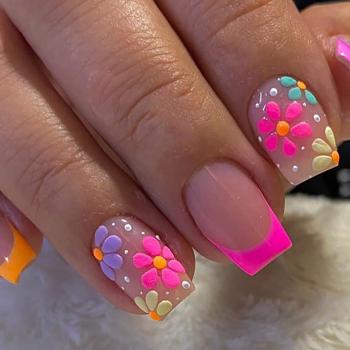 24PCS Flower Press on Nails Short Square Pink Fake Nails Spring Summer Colorful Daisy Designs Full Cover Rose Red French Tip False Nail Acrylic Nails Glue on Nails for Women Girls Nail Decorations