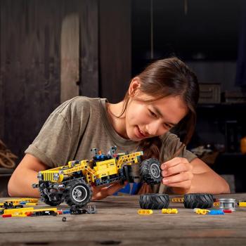 LEGO Technic Jeep Wrangler 4x4 Toy Car 42122 Model Building Kit - All Terrain Off Roader SUV Set, Authentic and Functional Design, STEM Birthday Gift Idea for Kids, Boys, and Girls Ages 9+