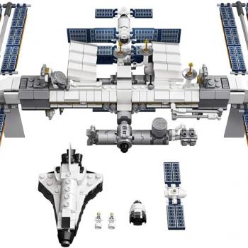 LEGO Ideas International Space Station 21321 Building Kit, Adult Set for Display, Makes a Great Birthday Present (864 Pieces)