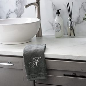 Monogrammed Fingertip Towel Set: Personalized Elegance