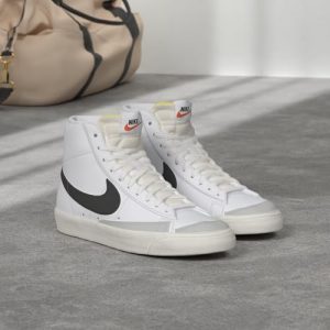 Nike Men’s Blazer Mid 77 Vintage – Classic Sneakers