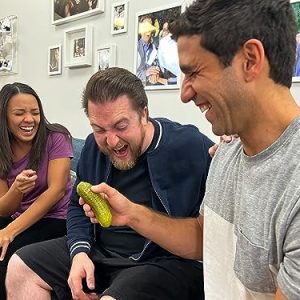 DR DINGUS Yodeling Pickle: Dill-lightful Singing Gag