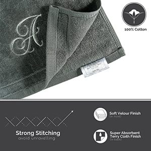 Monogrammed Fingertip Towel Set: Personalized Elegance