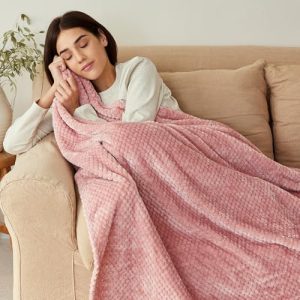 Exclusivo Mezcla Waffle Textured Fleece Blanket: Cozy Home Essential